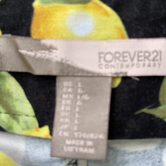 LAST CHANCE! F21 Lemon Print Shorts 🍋 - Picture 3 of 5